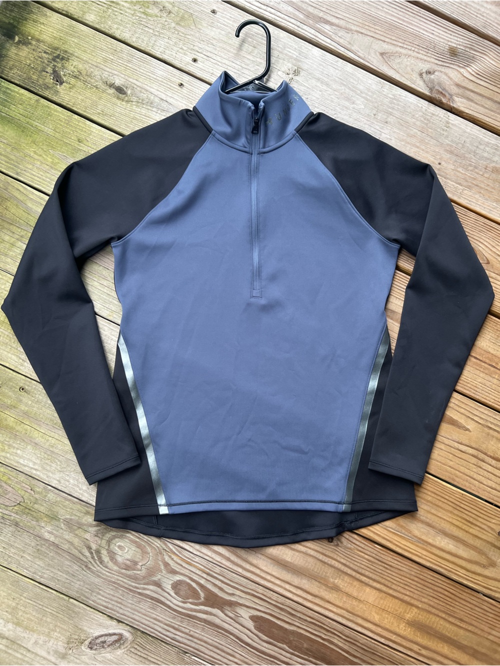Under Armour Woman’s Large Half Zip Black/Blue Long Sleeve Top - Picture 1 of 10